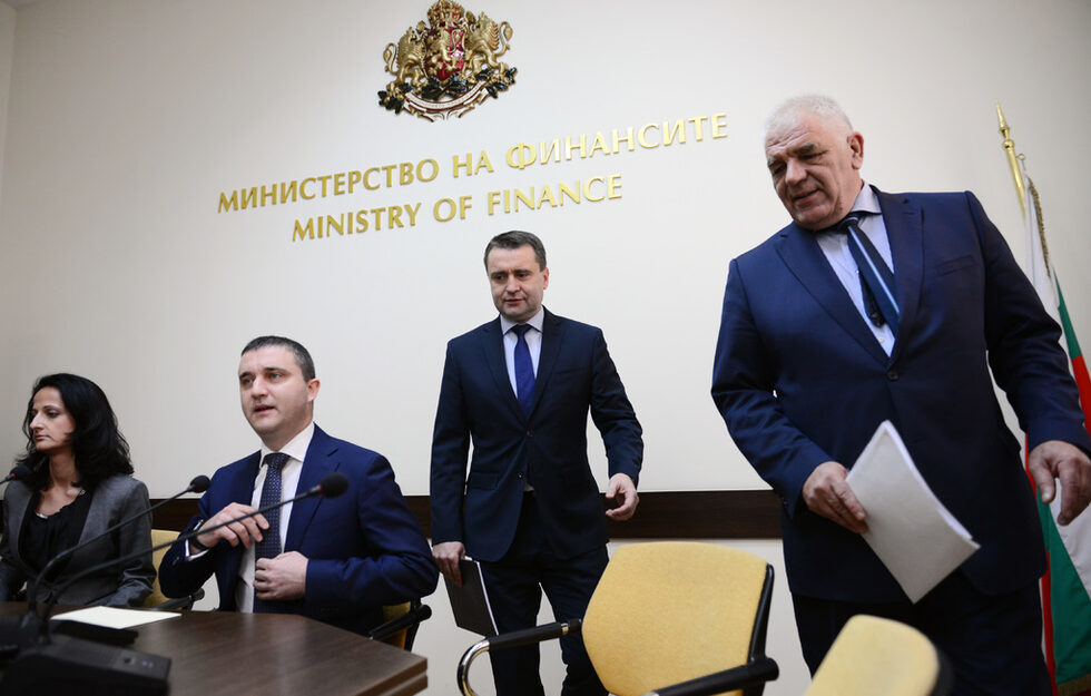 В края на 2015 г. на пресконференция в Министерството на финансите Танов обяви, че приходите от акциз върху горивата са се повишили с 12 на сто, но че още има какво да се направи заради спадналите цени на петрола.<br />