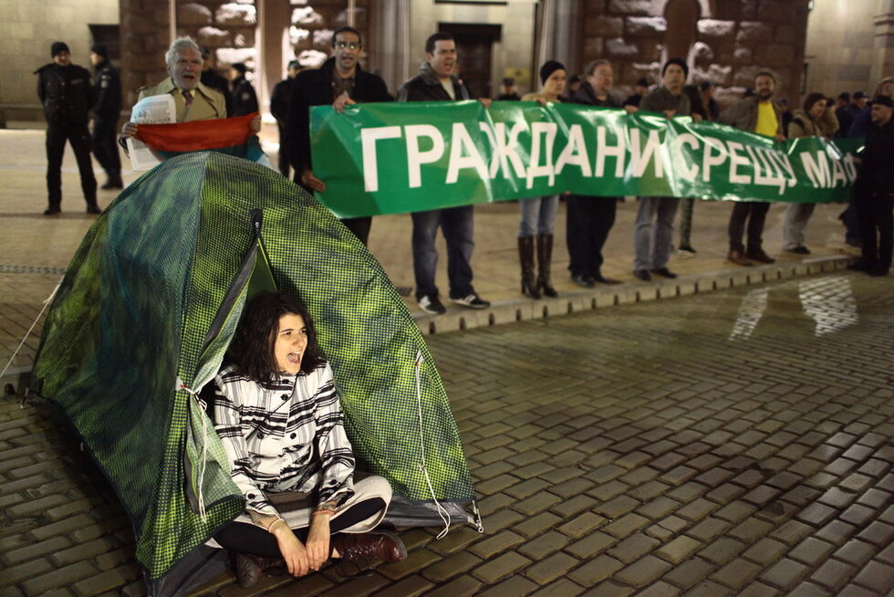 Фотогалерия: Палатки и кемпери на протест срещу забраната за къмпингуване