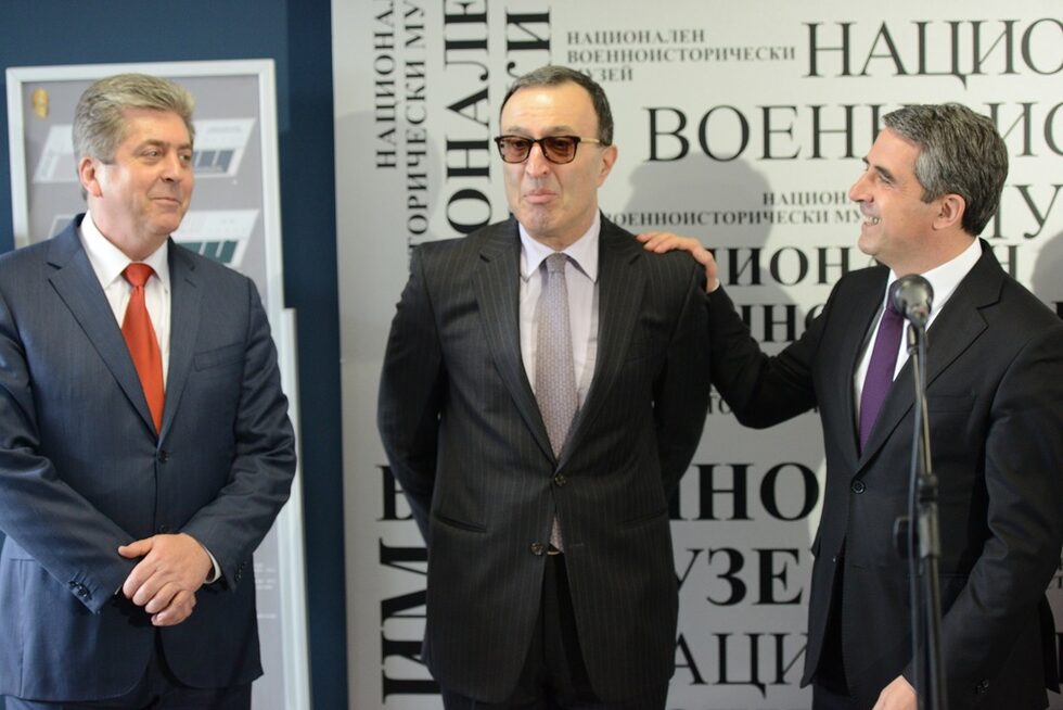 Експозиция с отличията на демократично избраните президенти на България събра трима български президенти – Росен Плевнелиев, Георги Първанов и Петър Стоянов в Националния военноисторически музей в София.