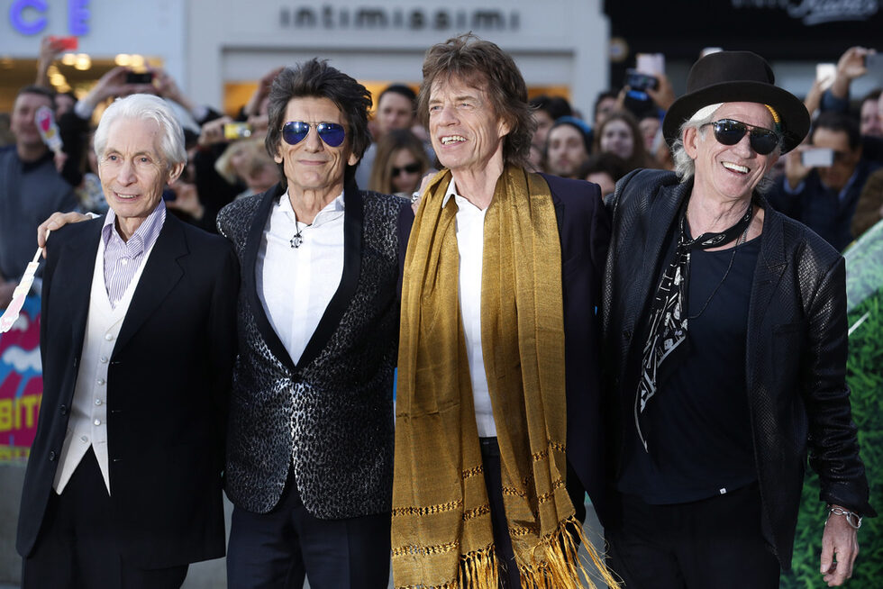 Членовете на Rolling Stones (от ляво на дясно) Чарли Уотс, Рони Ууд, Мик Джагър и Кийт Ричардс пристигат за изложбата "Ексхибиционизъм" в галерия Saatchi в Лондон.