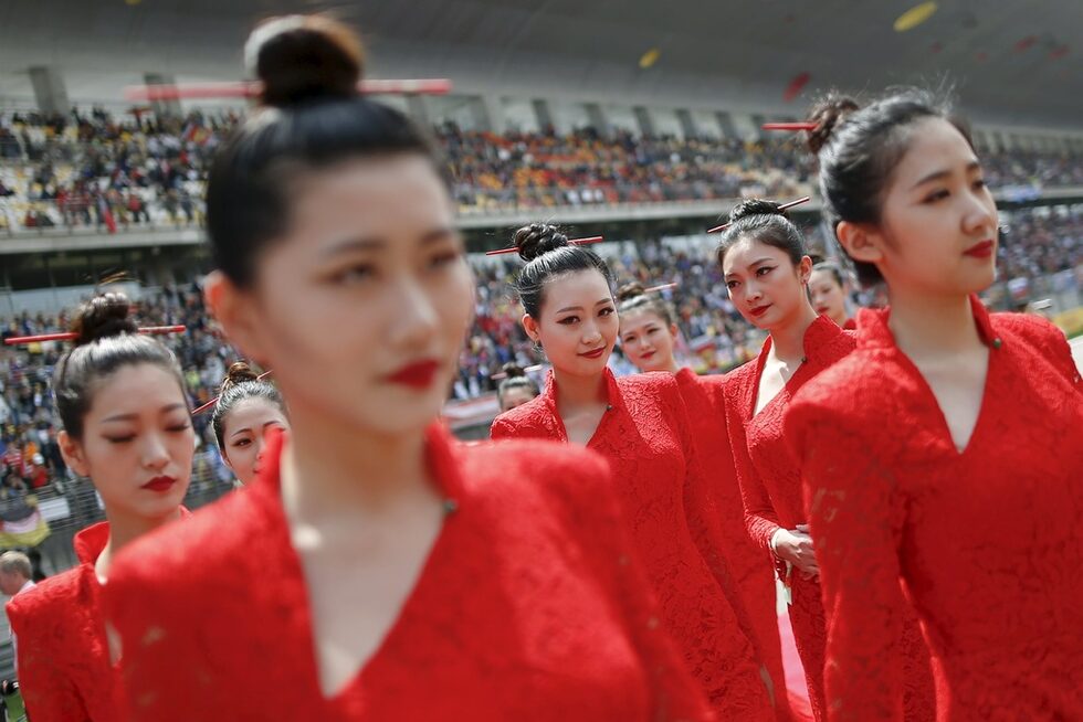 Хостеси на пистата преди Chinese Grand Prix в Шанхай.