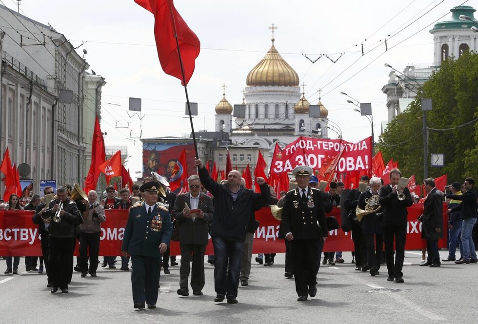 Пред участниците той представи програма за икономически напредък, която включва национализация на минерално-суровинната база и държавен монопол върху производството на алкохол, изтъкна ТАСС.