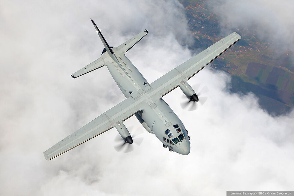 C-27J "Спартан" е сред най-новите попълнения на ВВС, като е на въоръжение от 2007 година. Изпълнява задачи за превоз на пътници и товари, авиомедицинска евакуация, десантиране на парашутисти и товари.<br /><br />Машината има максимална височина на полета 10 000 метра, като с едно зареждане може да измине почти 6000 километра с 11.5 тона полезен товар. На борда на "Спартан" се събират 49 човека, или 36 носилки и 6 души медицински екип.
