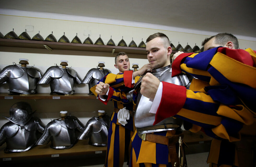 Това е най-малката, но най-живописната армия в света.