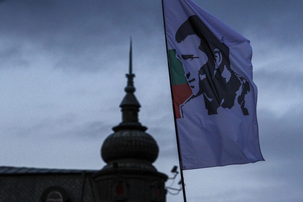 Състезанието още по-специално за феновете от Варна, които отдадоха почит на местния любимец Тодор Славов, който почина след катастрофа миналата година.