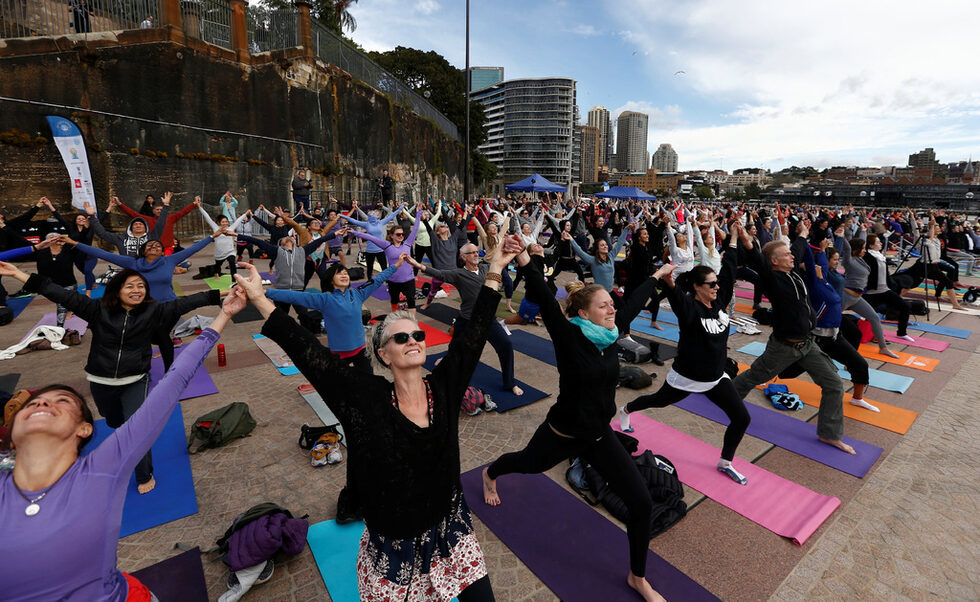 WORLD-YOGADAY/Hundreds participate in a mass yoga event in front of the Sydney Opera House on World Yoga Day in Sydney, Australia, June 21, 2016. REUTERS/Jason Reed