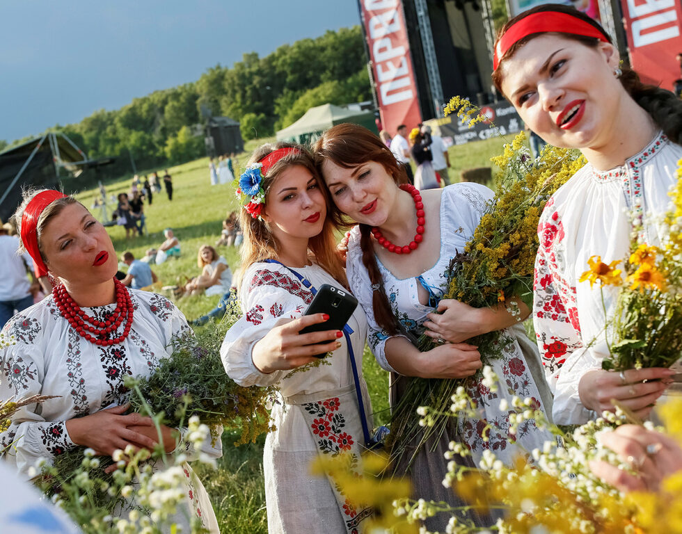 Фотогалерия: Слънчевите ритуали за Иван Купала в Украйна