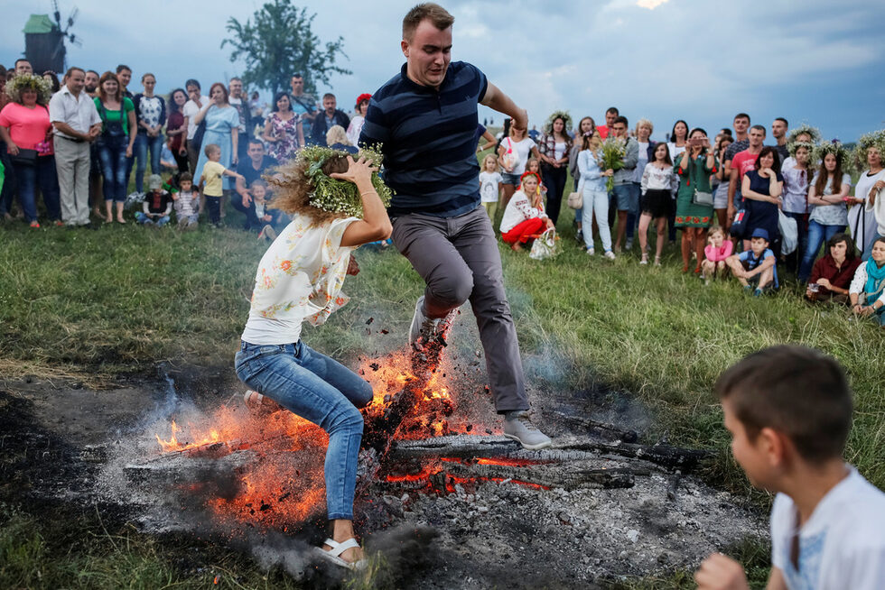 Фотогалерия: Слънчевите ритуали за Иван Купала в Украйна