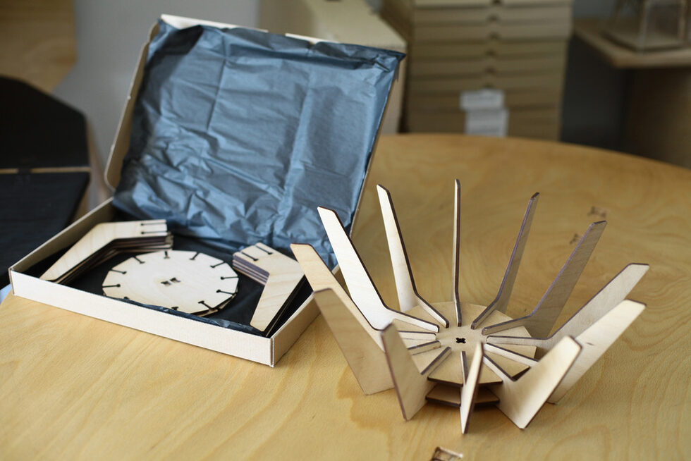 Фотогалерия: Сглоби-си-сам пъзел-мебели от Lock Furniture