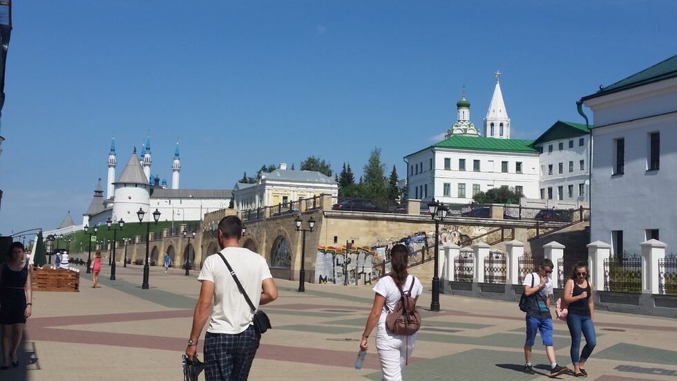 Историята на Казан е изпълнена с тайни, с красиви приказки и предания. Градът прилича на източна красавица, която заслужава щедри дарове. Където и да идеш, до каквото и да се докоснеш, неизменно слушаш за Волжка България и древните българи.Няколко са преданията за произхода на името, а най-разпространено е свързано с българите. Те търсели място за заселване край Волга и езерото Кабан. Жрец им казал, че където водата в казана им заври без огън, там да основат селището. Там земята е свещена.Така и направили.