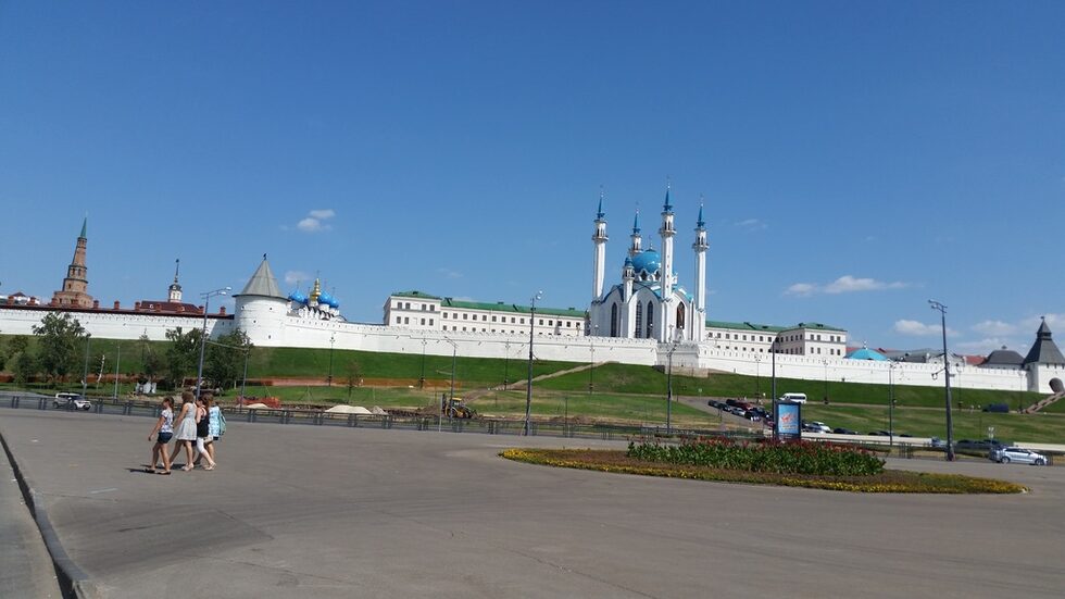 Счита се, че Казан е основан 1004-1005 г. от волжките българи, а през XII в. е тяхна северна крепост ( кремъл). Първоначално е дървен, но в 16. започва изграждането на белокаменен кремъл. Казанският кремъл е 3-я по-големина в Русия ( след московския и нижниновгородския) и е включен с списъка на ЮНЕСКО на световното наследство.