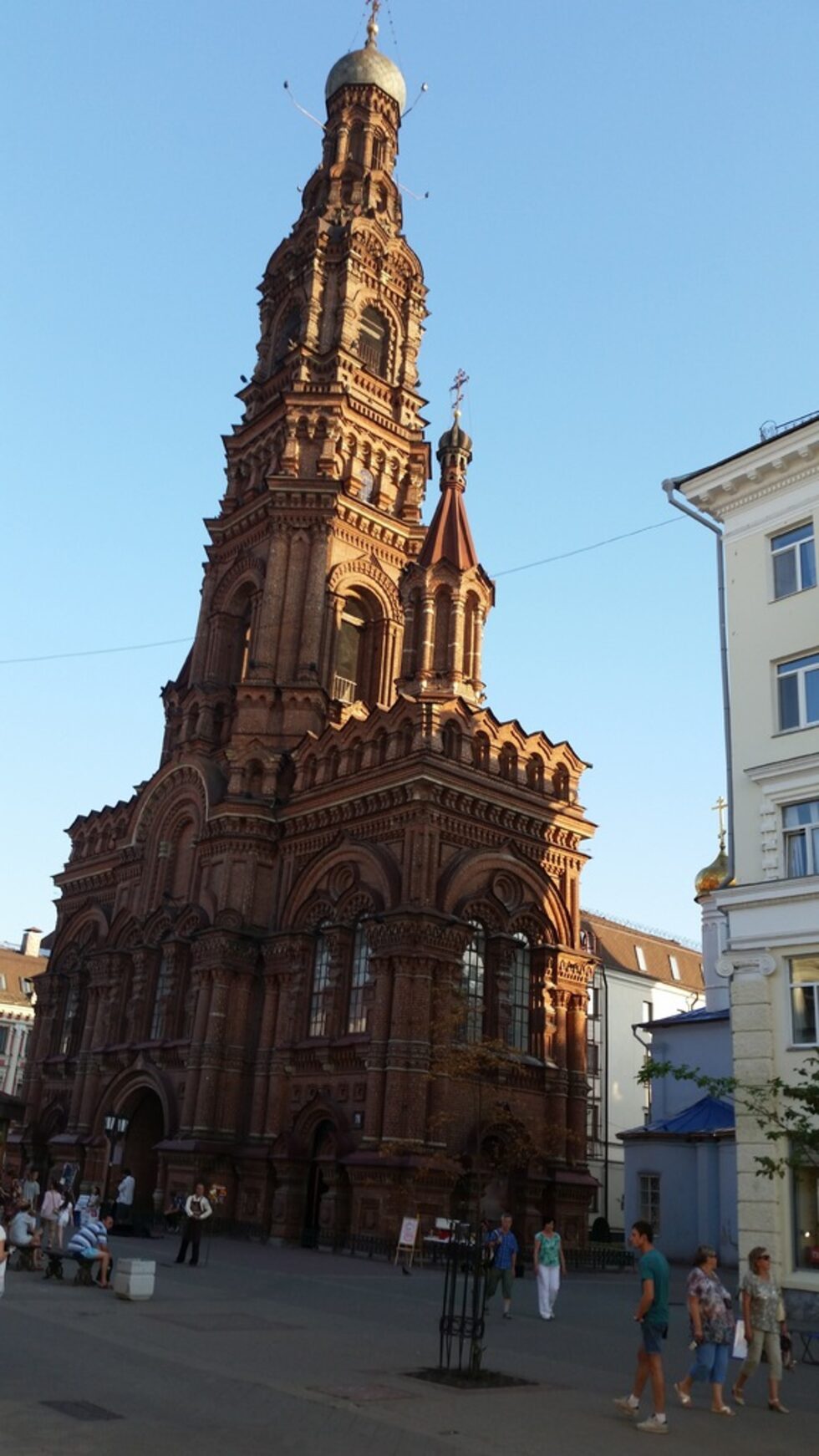 Камбанарията на Богоявленската катедрала. Гледката отгоре към Казанка и Волга сигурно е възхитителна, но някой друг път. Ако бяхме като крилатия змей Зилант, символ на Казан, щяхме да успеем всичко да видим за ден.