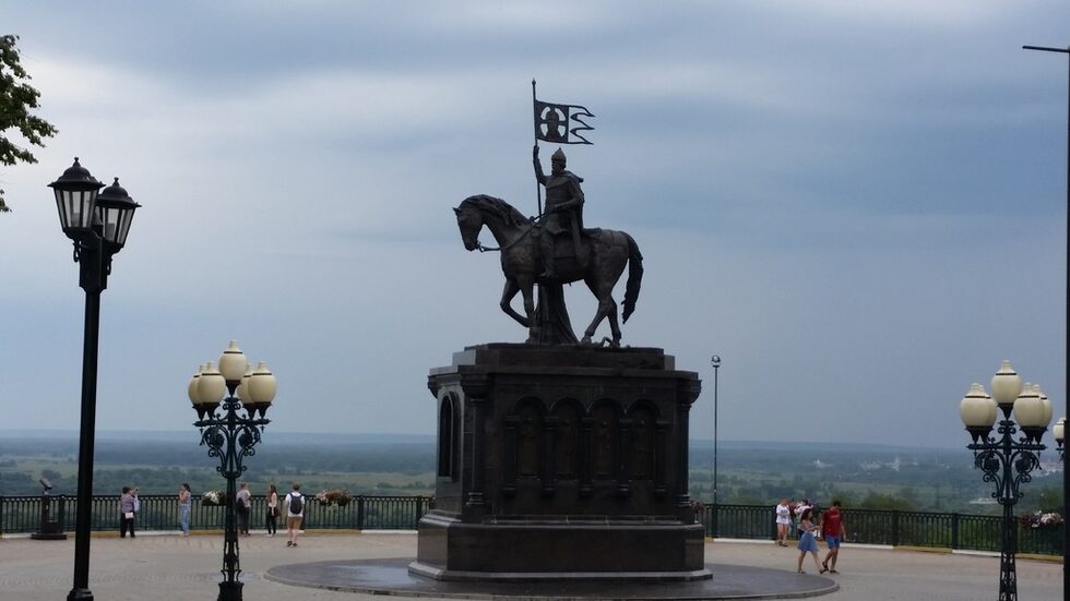Паметник на Владимир Кръстител в парка Пушкин.