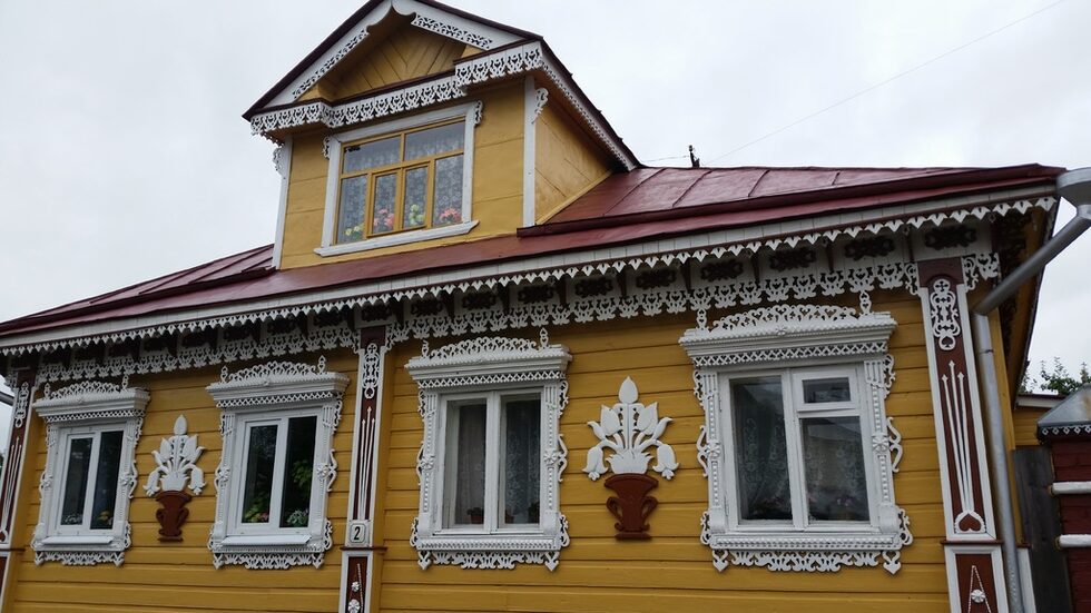 Ако човек има време може да се наслади на старинните руски къщички в града, едноетажни, дървени, излезли сякаш от приказка