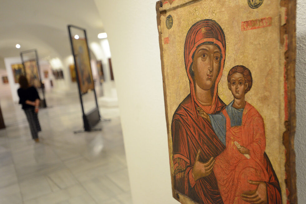 В криптата на "Александър Невски" се пази иконна сбирка на шедьоври от векове назад.