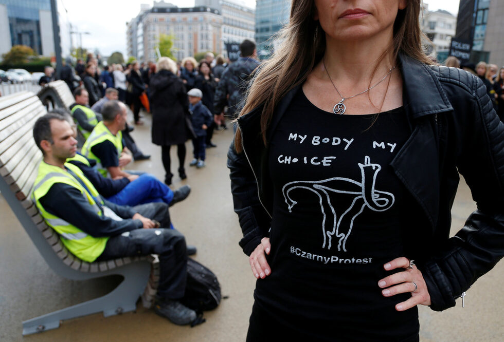 Фотогалерия: "Черен понеделник" против криминализацията на абортите в Полша