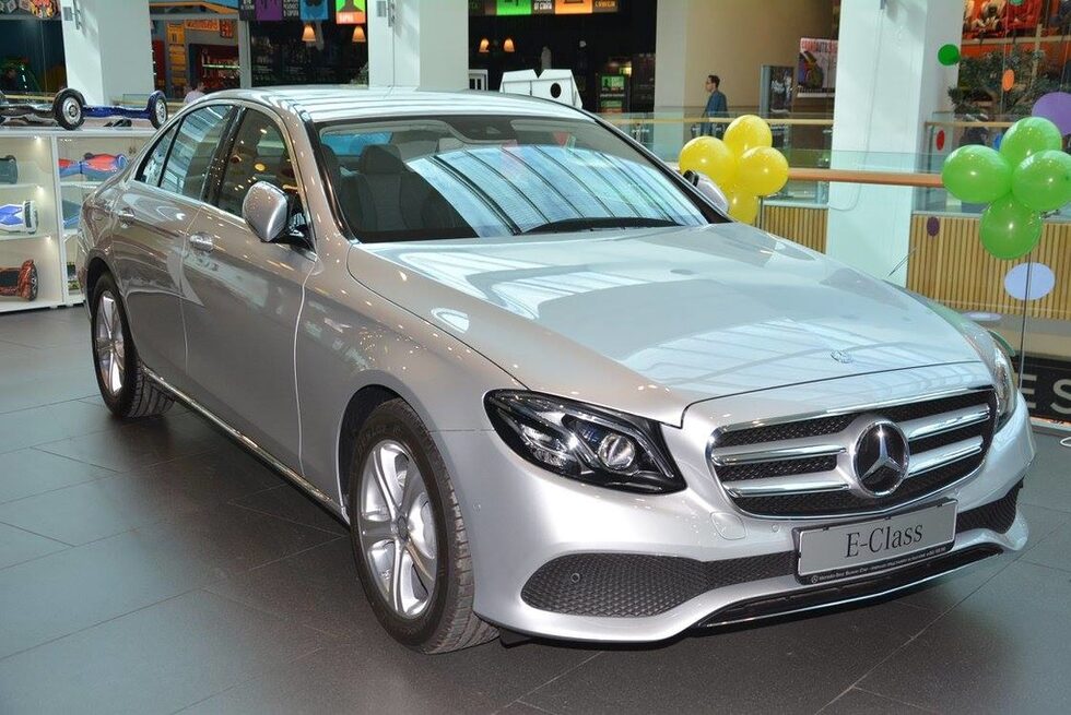 Ще видим и новата новата Е-класа на Mercedes, титулована като най-интелигентната лимузина в бизнес класа и определяна от визионерите на бранда катои поредната голяма крачка на Mercedes-Benz в бъдещето.