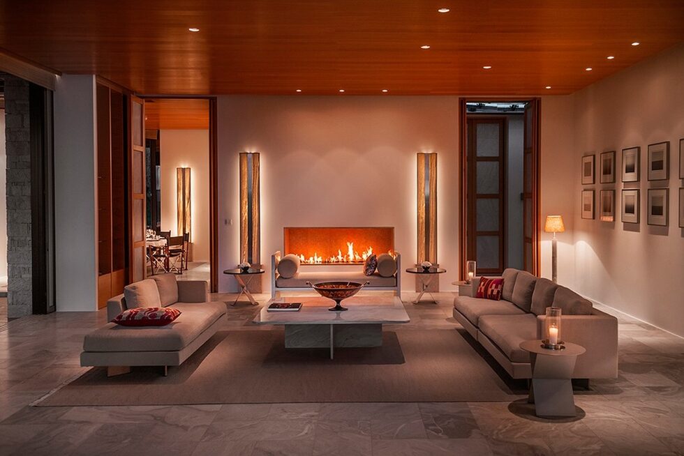 Това лято най-висока е била цената в хотел<a href="https://www.aman.com/resorts/amanzoe" target="_blank"> "Аманзое"</a> на полуостров Пелопонес, където двойна стая е струвала 1779 евро.