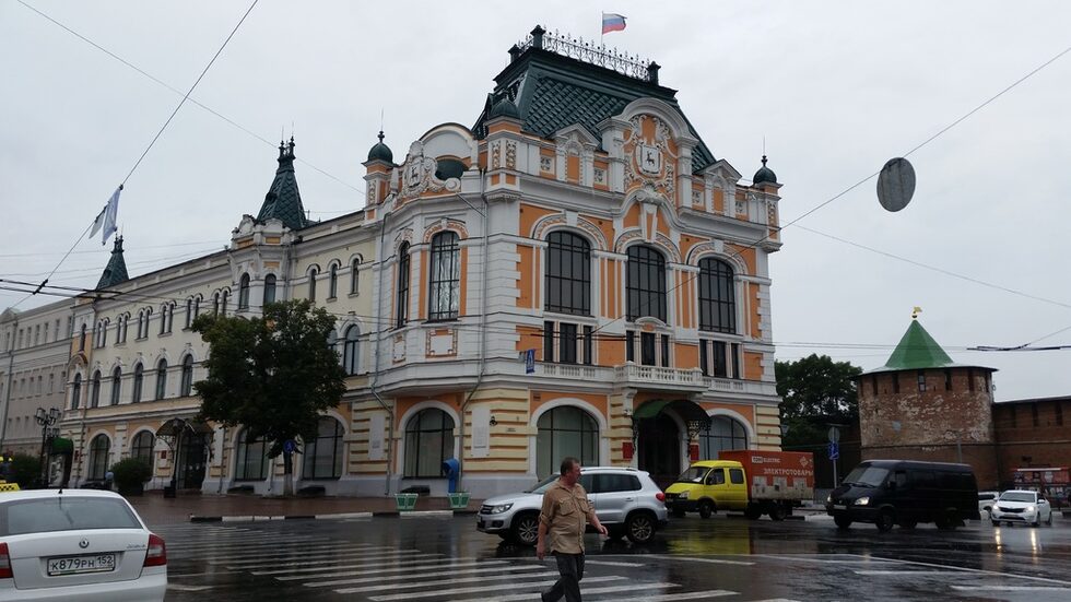 Нижни Новгород е съхранил чара на старинен руски търговки град. През 1817 г. се провежда Макаревския панаир и става един от най-крупните търговски центрове на Русия. Има много красиви сгради, и дано всички се реставрират. Символ на града е елен.