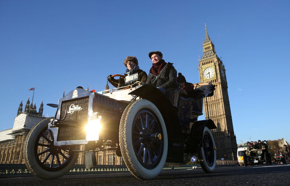 London to Brighton Veteran Car Run (LBVCR) на Кралския автомобилен клуб е шоу, което се провежда всяка година в първата неделя на ноември. То събира повече от 500 класически автомобила в парад от Хайд парк в Лондон до морския курорт Брайтън.