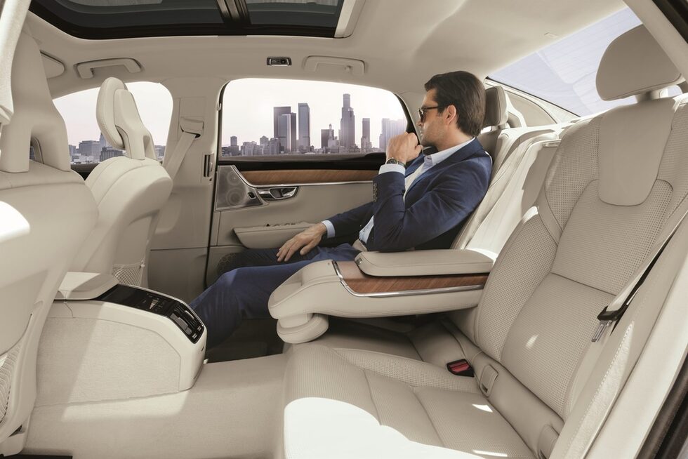 Производството на новото S90 Excellence започва в началото на следващата година. Дългата версия влиза в производство още този месец.
