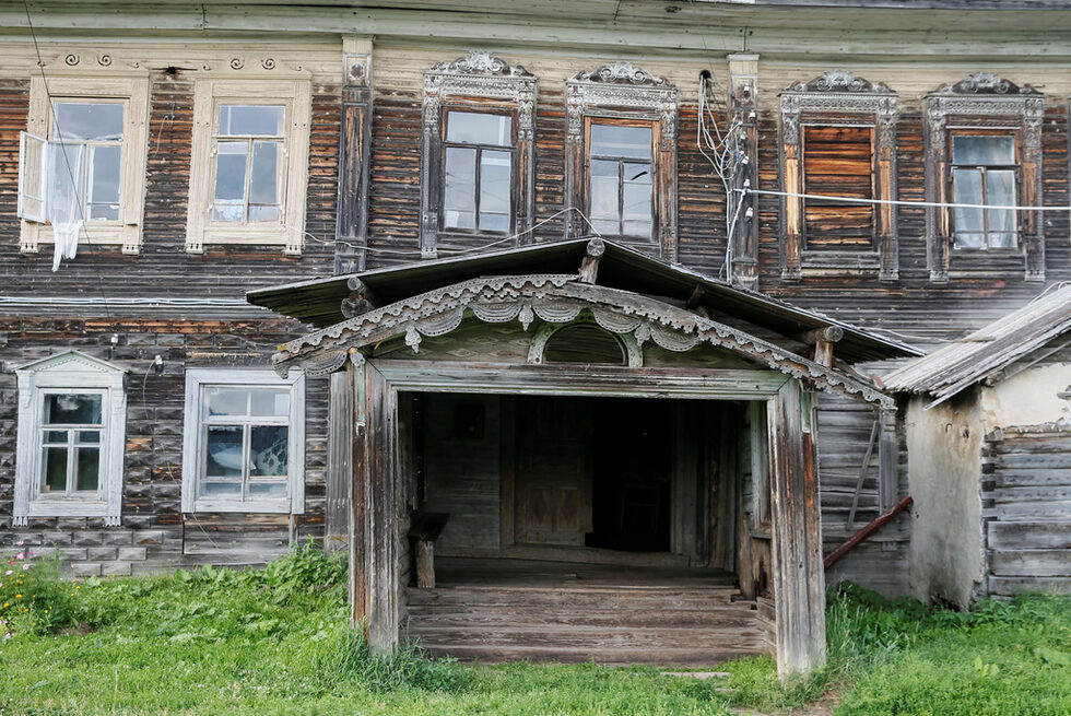 Фотогалерия: Разрухата на старите дървени къщи в Русия