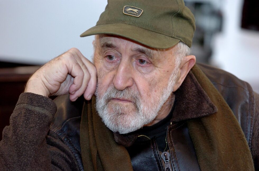 <a href="http://www.dnevnik.bg/v_pamet/2016/11/10/2861557_pochina_rejisyorut_nikola_korabov/" target="_blank">На 87-годишна възраст почина режисьорът, сценарист и преподавател Никола Корабов.</a><br /><br />Между филмите му са "Малката" (1959), "Тютюн" (1962), "Була" (1965), "Свобода или смърт" (1969), "Гневно пътуване" (1971), "Иван Кондарев" (1974), "Юлия Вревска" (1978, копродукция със СССР), "Орисия" (1983), "Копнежи по белия път" (1987), "Поверие за белия вятър" (1990), "Магия" (1999). <br />
