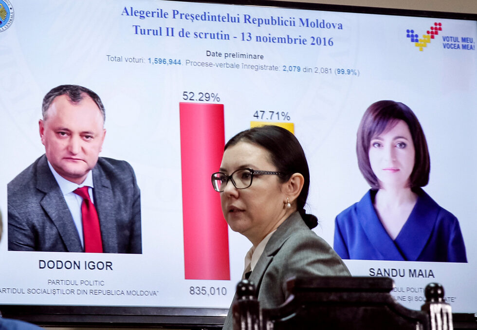 Вдъхновен от победата, <a href="http://www.dnevnik.bg/sviat/2016/11/14/2863702_pobediteliat_na_prezidentskite_izbori_v_moldova_poiska/" target="_blank">Игор Додон обяви, че ще работи </a>за предизвикването на предсрочни парламентарни избори през 2017 г.