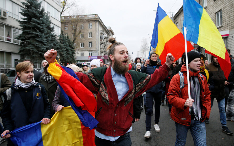 Фотогалерия: Протести в Кишинеу за повтаряне на балотажа и оставка на ЦИК
