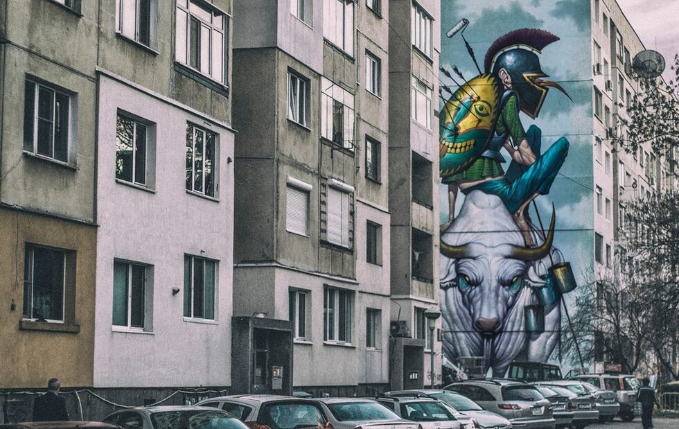 С четки, боя и много талант различни български артисти и екипът на организацията успяват да превърнат сивите градски пространства в платна за най-мащабните произведения на изкуството в София за последните години.<br /><br />На снимката: Bozko at his finest
