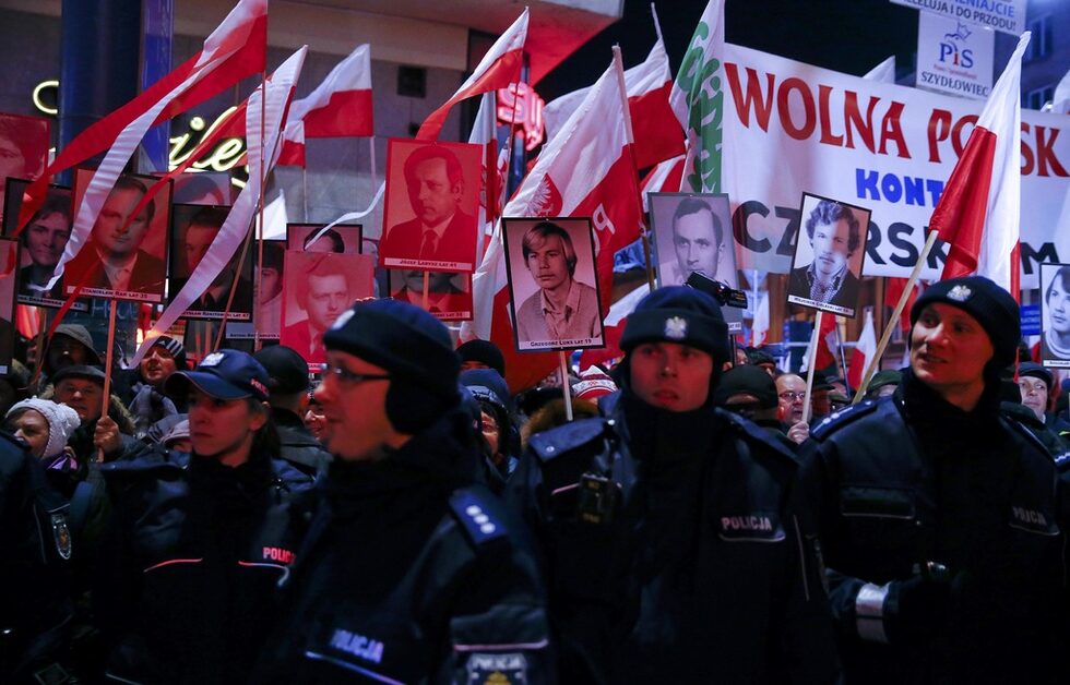 Фотогалерия: Протести белязаха 35-ата годишнина от военното положение в Полша