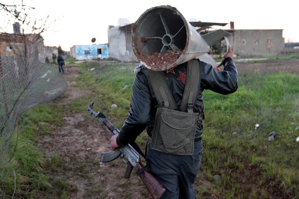 Боец на Сирийската свободна армия, заснет през 2012 г.