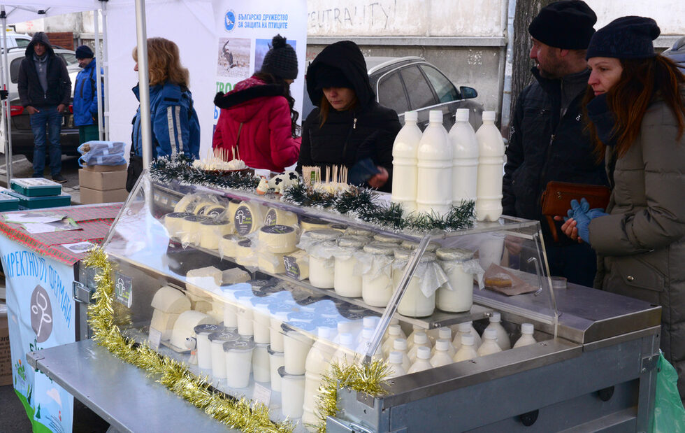 Съорганизатори са Столичната община, Общинско дружество "Пазари Юг", фондация "Биоселена", БДЗП - София, и "Хранкооп София".