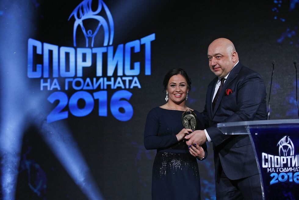 Бронзовата медалистка в борбата от Рио 2016 Елица Янкова зае второто място в класацията, а носителят на Световната купа по сноуборд в паралелните дисциплини Радослав Янков е нареди трети. <br /><br />В традиционната анкета своя вот дадоха 154 действащи спортни журналисти от общо 51 електронни и печатни медии. Демирева събра 1398 точки, Янкова - 1107 точки, а Янков - 1029 точки.