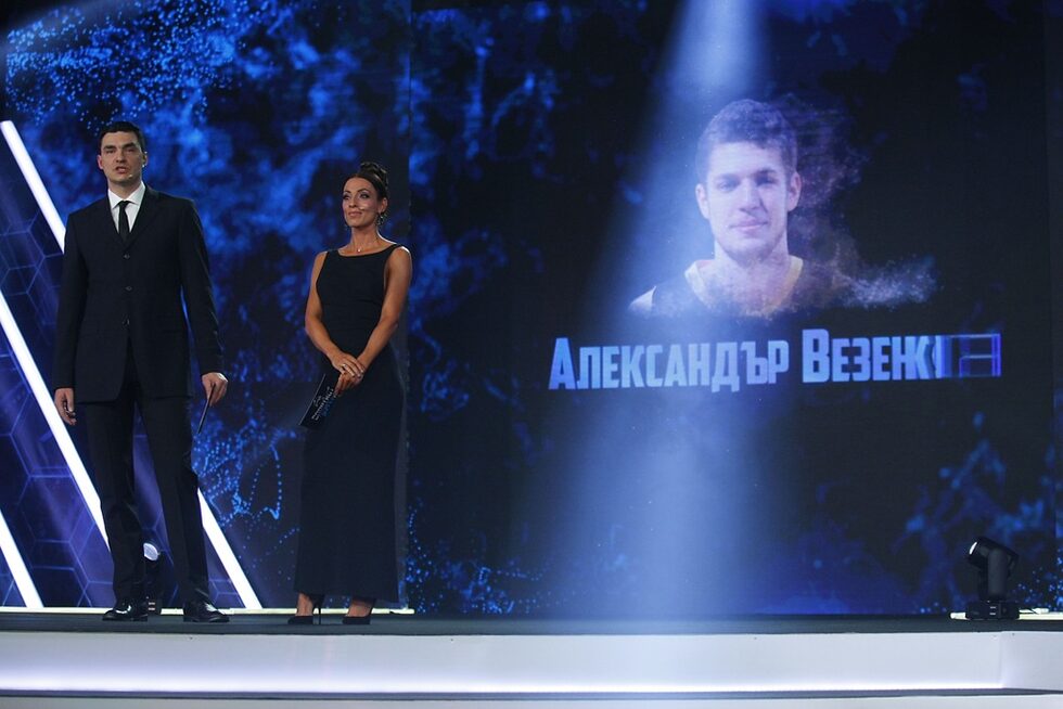 На девето място се нареди баскетболистът на "Барселона" Александър Везенков, който беше подготвил видеообръщение за церемонията, тъй като в момента има ангажименти с отбора си.