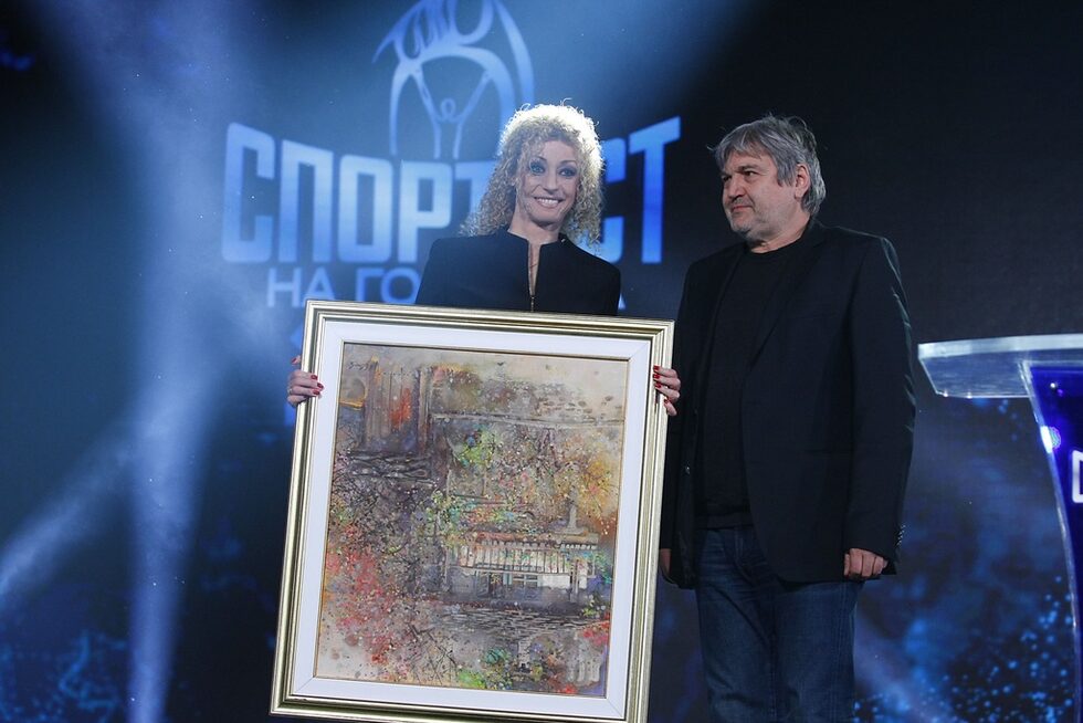 Старши треньорът на ансамбъла по художествена гимнастика Ина Ананиева спечели анкетата на в. "Труд" за треньор на годината. За нея това е второ отличие след 2014 г.