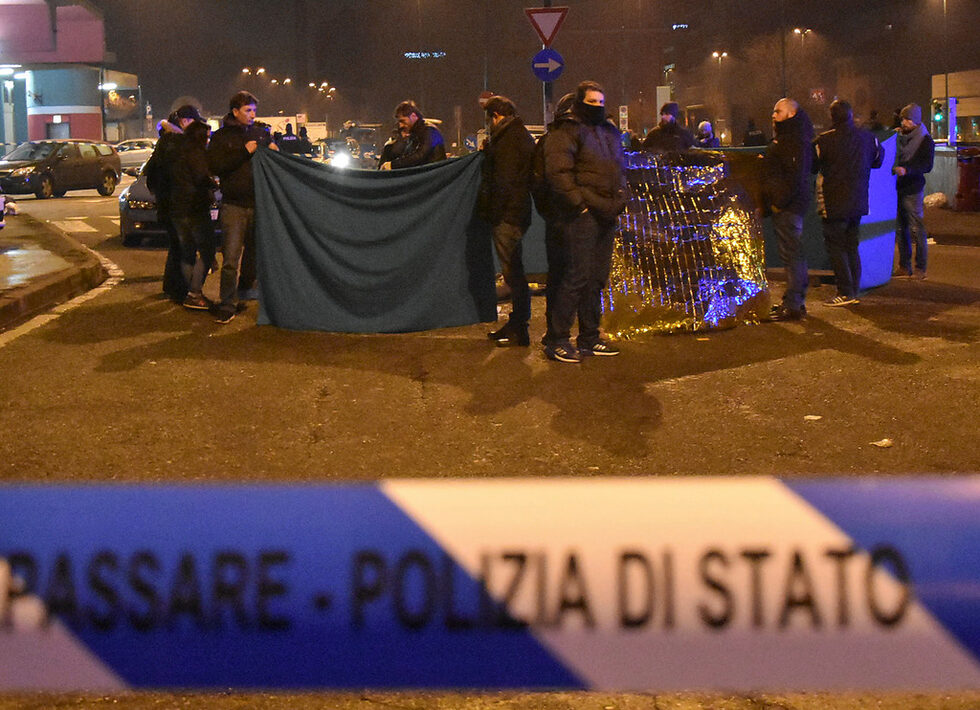 <a href="http://www.dnevnik.bg/sviat/2016/12/23/2889446_italianskata_policiia_e_zastreliala_zapodozreniia_za/" target="_blank">Италианската полиция е застреляла издирвания за атаката срещу коледния базар в Берлин Анис Амри.</a><br /><br />Това се е случило около 03:30 сутринта местно време в околностите на Милано.