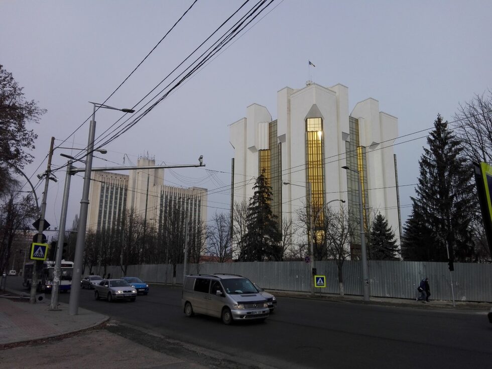 Новостроящата се сграда на президентството в Кишинев.