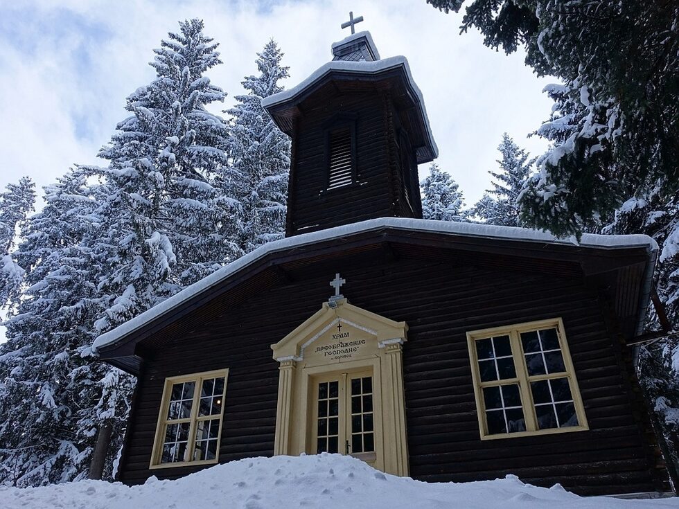 Първата и единствена у нас дървена църква, изграденa през 1933 г. изцяло в готически алпийски стил,
