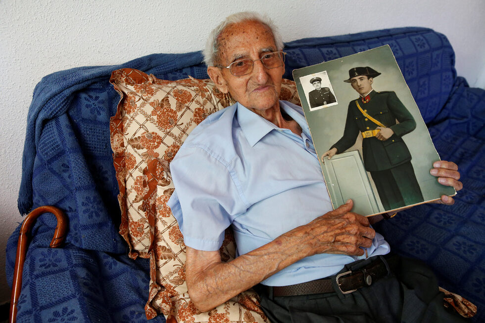 Гумерсиндо Кубо, на 101 години, показва как е изглеждал на младини. Живее в Касабиеха, близо до Мадрид, но отдава дълголетието си на това, че е израснал в къща в гората. Живеел там с осемте си братя и сестри, защото баща им бил горски.<br /><br />Убеден е, че здравето му се дължи на свежия въздух и аромата на борчета, в които е израснал. Когато някое от децата се разболеело, майка им слагала буркан с шишарки и борови иглички под леглото, и болестта бързо отшумявала.
