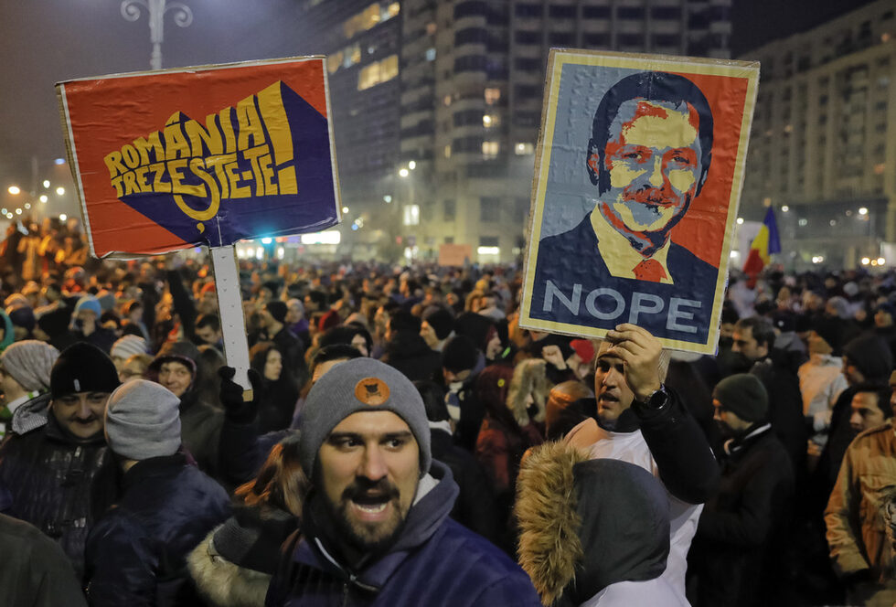 <a href="http://www.dnevnik.bg/sviat/2017/02/02/2911104_vsichko_koeto_triabva_da_znaete_za_protestite_v/" target="_blank">Снощи демонстрантите стигнаха 250 000 </a>- около 100 000 в Букурещ и близо 150 000 в 55 други града в Румъния и чужбина.