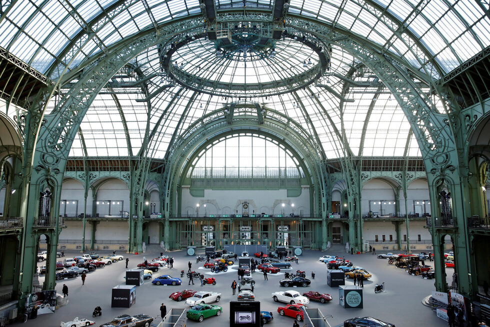 Изложението и търгът се провеждат в изложбения център Grand Palais.