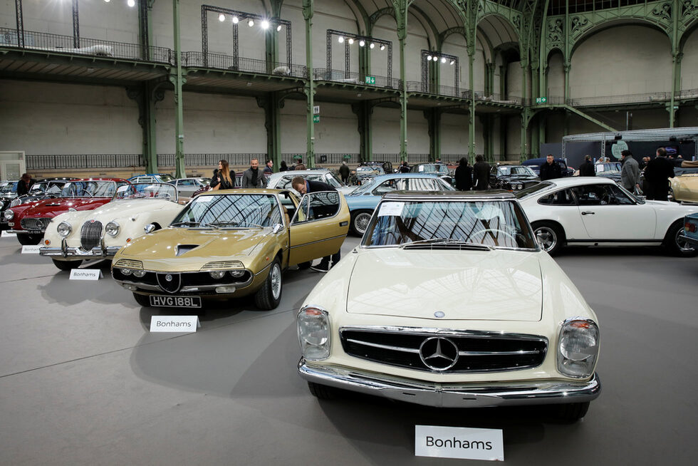 "Мерцедес" 280 SL кабриолет от 1970 година е далеч по-достъпен, с очакваната цена между 70 и 90 хиляди евро.