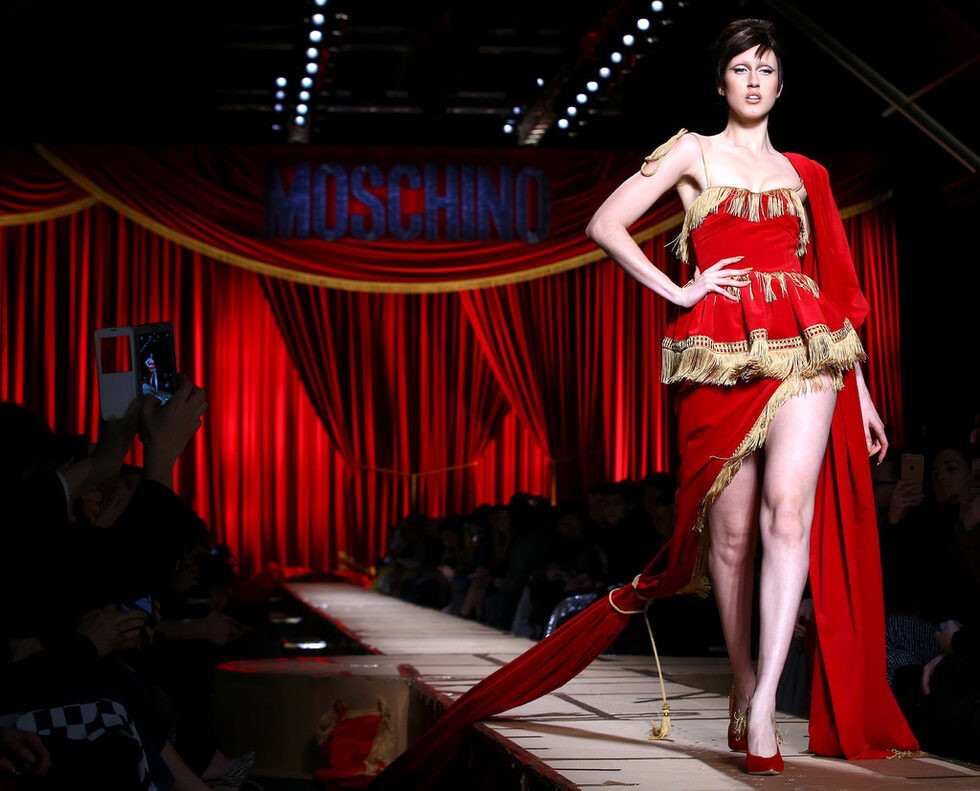 Фотогалерия: Всичко става за носене, когато си Moschino