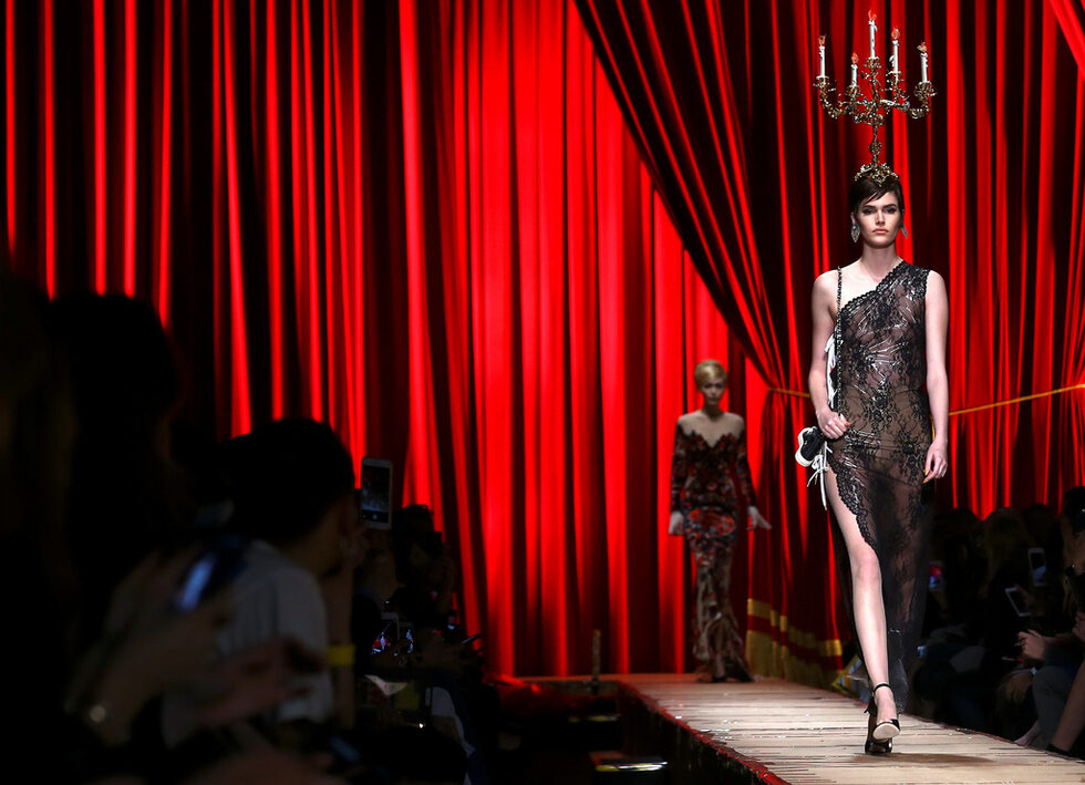 Фотогалерия: Всичко става за носене, когато си Moschino