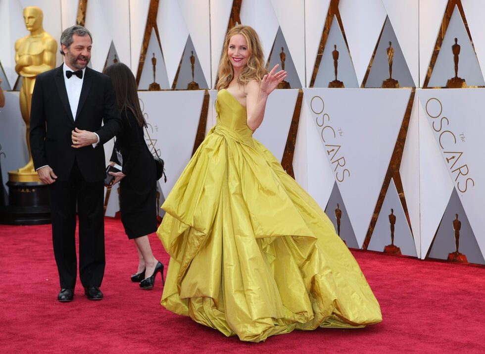 Джъд Апатоу с жена си - актрисата Лесли Ман в рокля на Zac Posen.