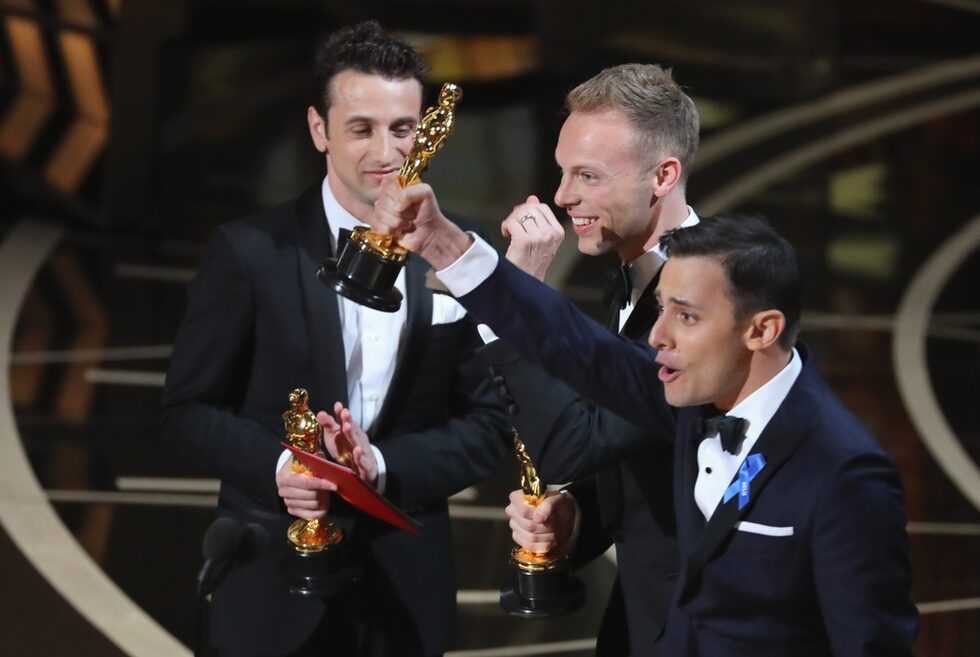"City Of Stars" (Град на звездите) на Джъстин Хъруиц, Бендж Пасек и Джъстин Пол за филма "Страната Ла-Ла" спечели Оскар за най-добра оригинална песен.<br /><br />