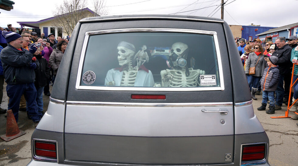 Кадър от фестивала "Frozen Dead Guy Days" в Недерланд, Колорадо.