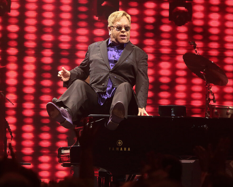 На снимката: Елтън Джон по време на концерт част от турнето Wonderful Crazy Night Tour на 23-ти септември 2016 г. в Хершей, САЩ.