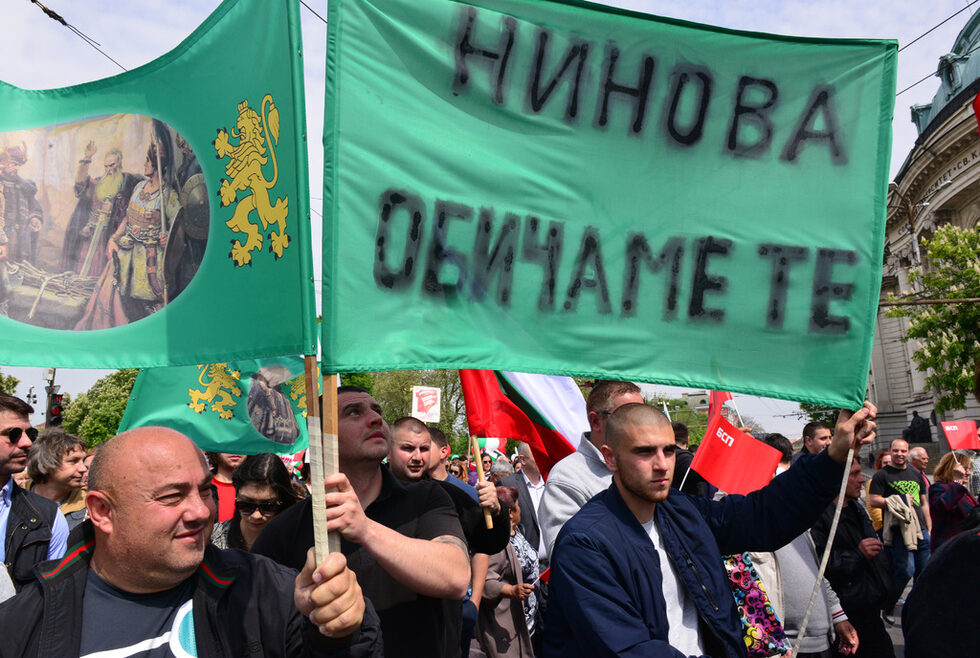 Фотогалерия: Митинг на БСП, мотопоход на "Нощните вълци" и протести на 1 май